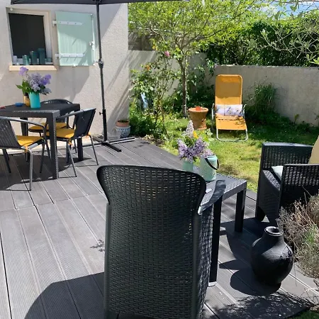 House Between Land And Sea, Holiday home